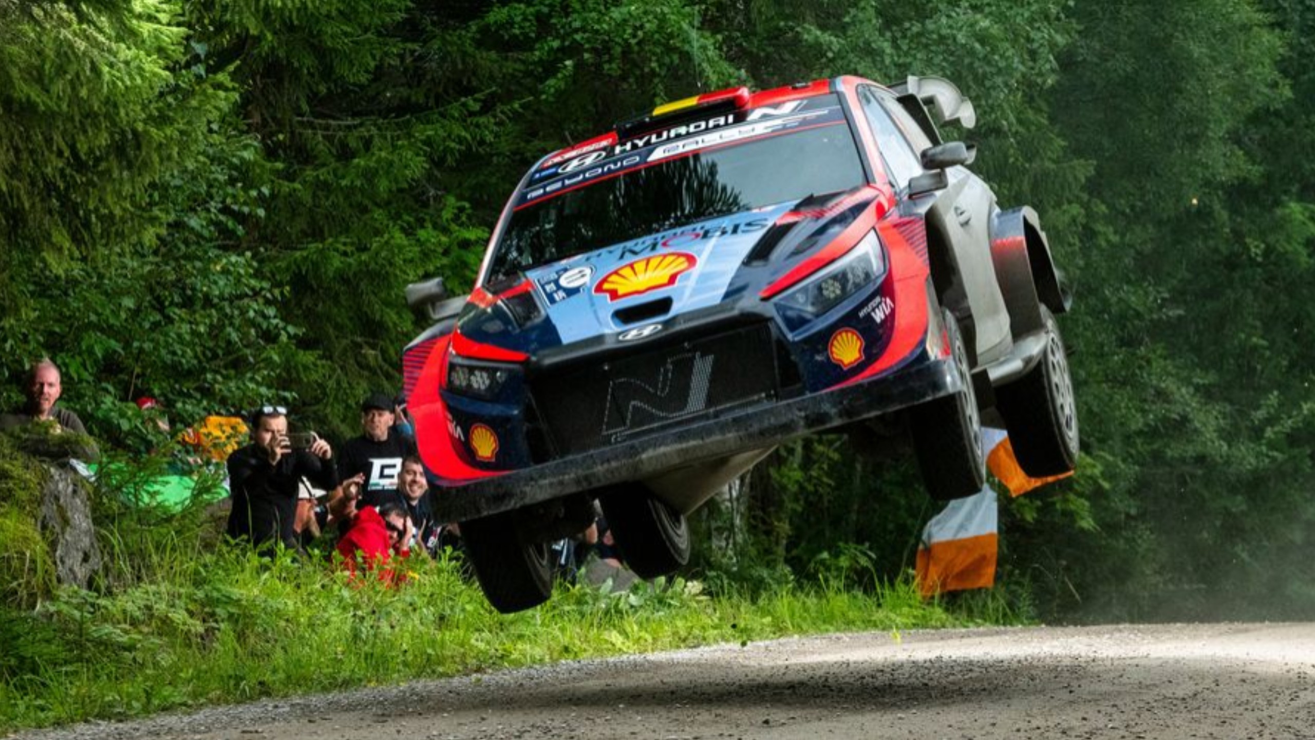 开云体育在线-技术流与激情碰撞，赛车决赛再创新高