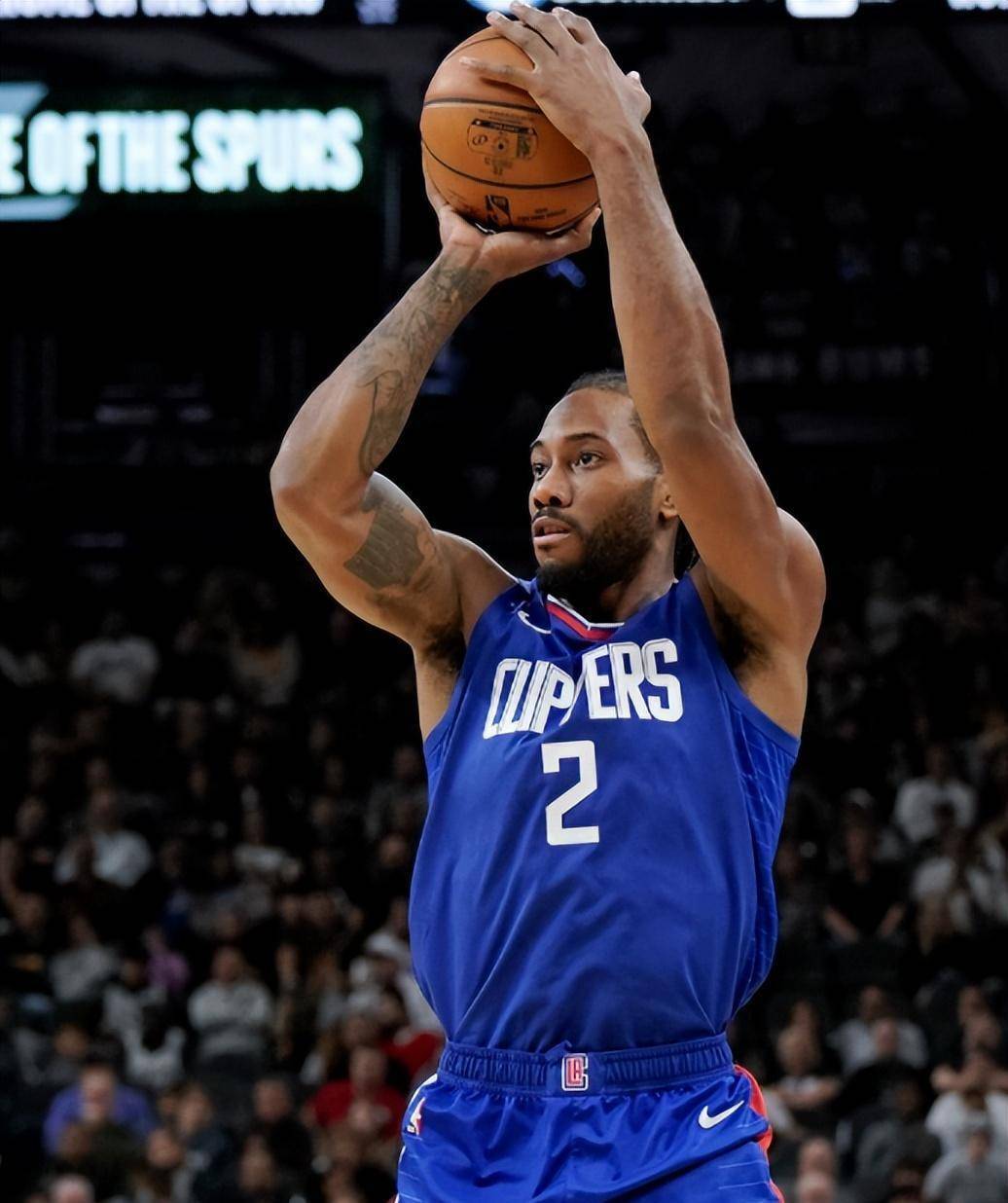 深圳队横扫雷霆，伦纳德点燃赛场