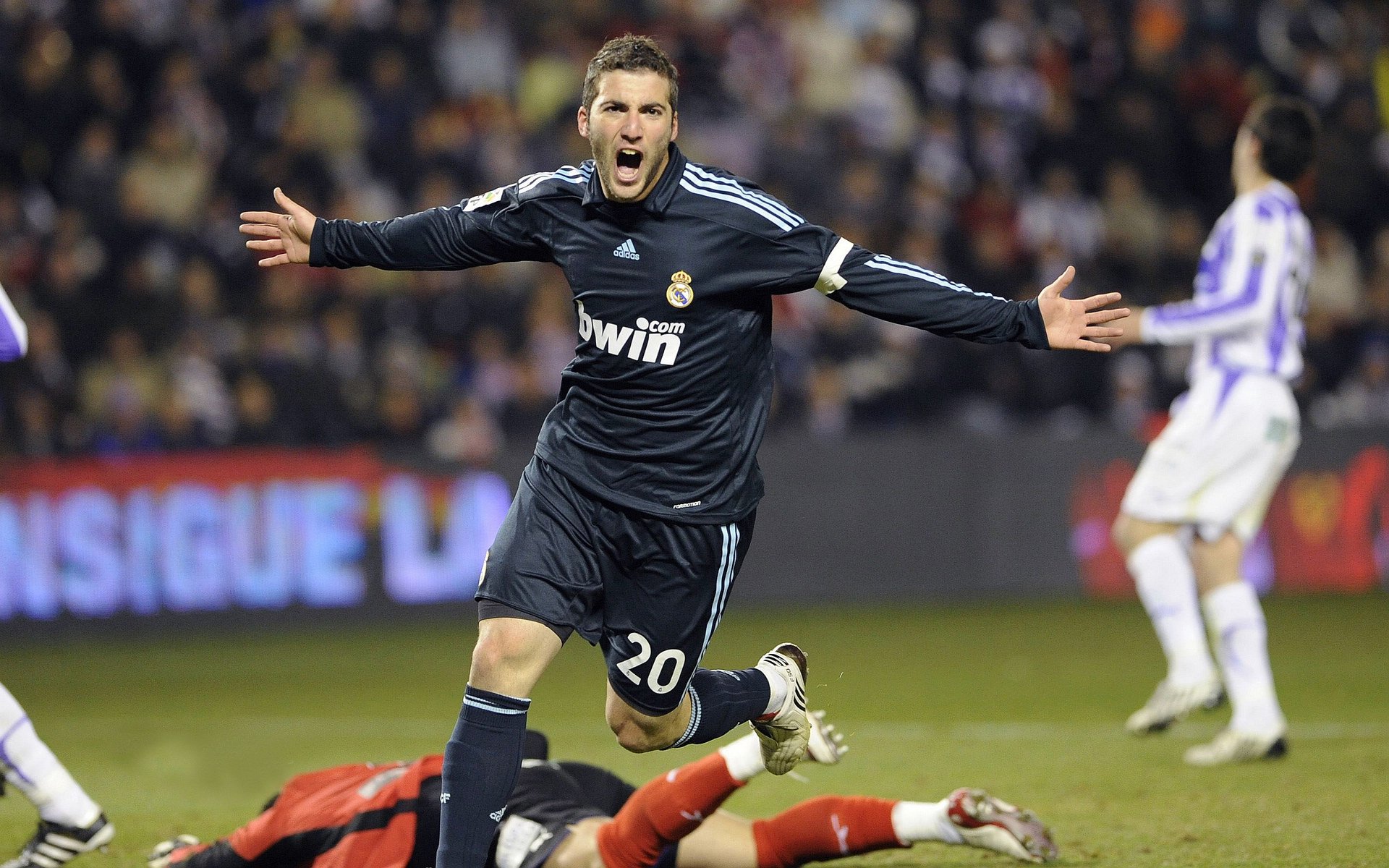 开云体育登录-体育中的独裁者—当德罗赞和公牛队告诉我们团队运动如何被个人意志定义