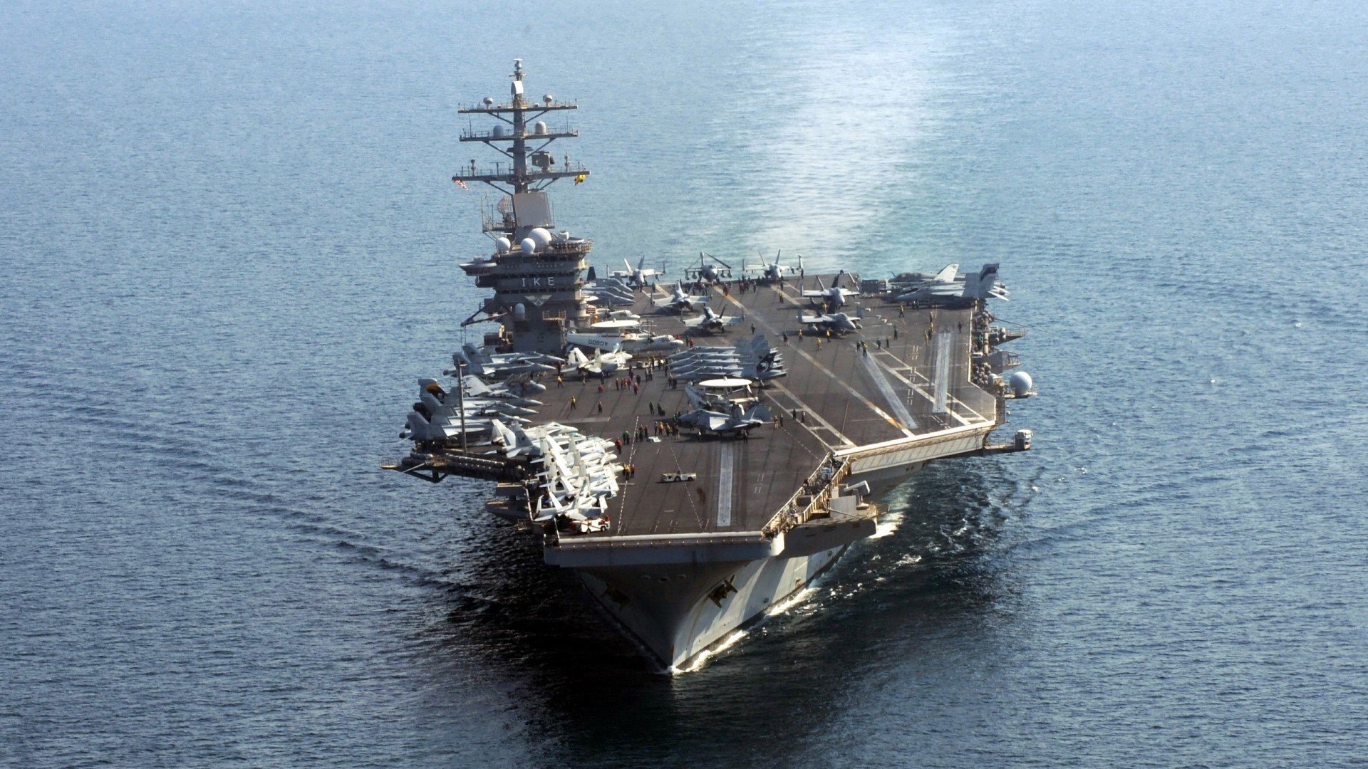 一柄左轮手枪，抵住东方篮球的太阳穴，当布克的三分雨浇熄鹏城烈焰