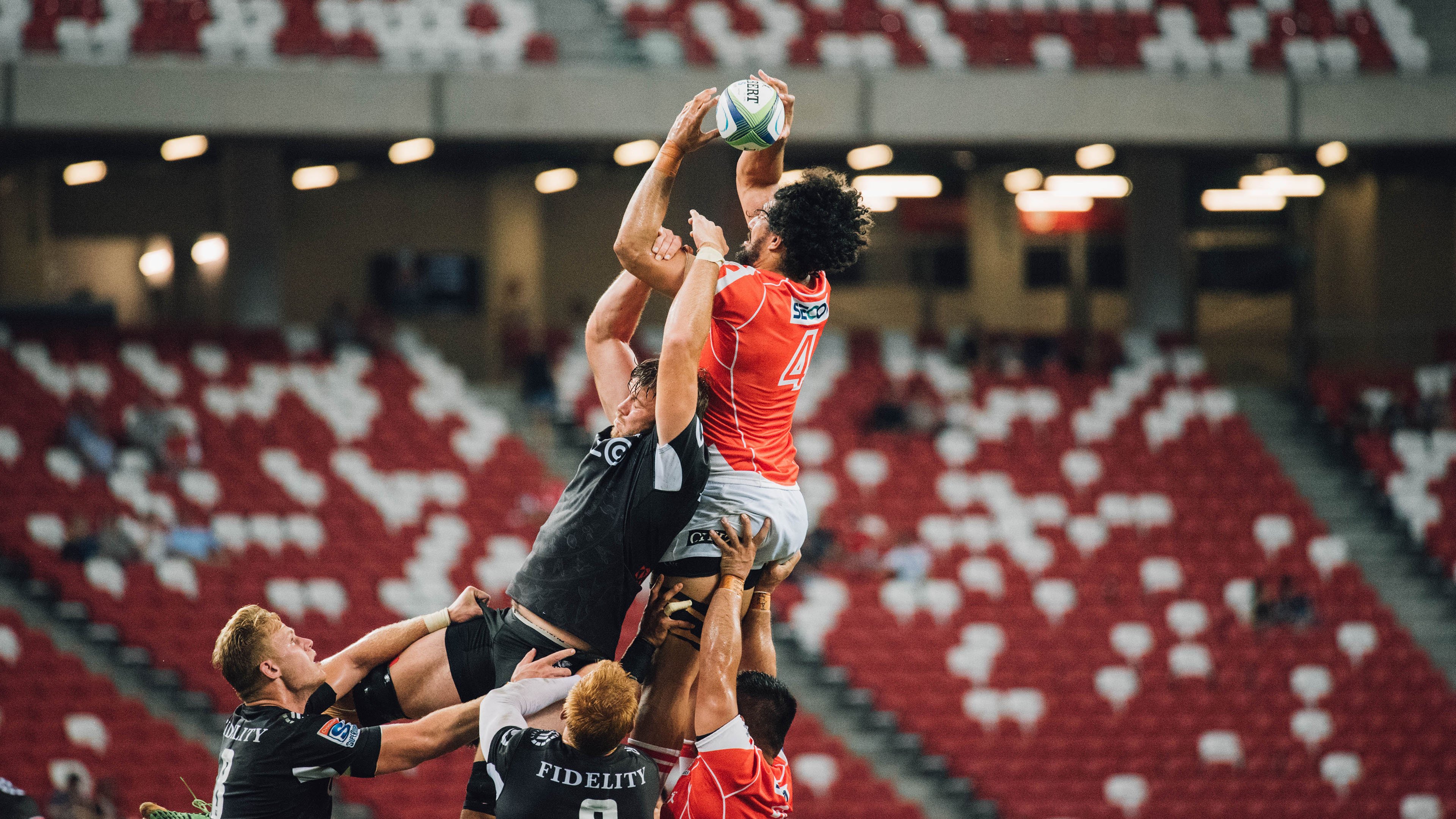 当沙漠之鹰翱翔在篮球场上，伊布的跨界神迹与地缘解构